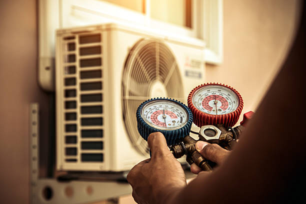 Professional Hvac technician working in Stilwell, OK